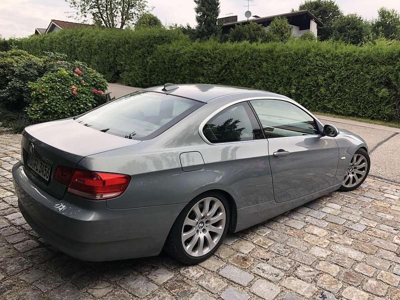 Gebraucht BMW 325 218 PS (160 kW) 2006 Grau Coupé