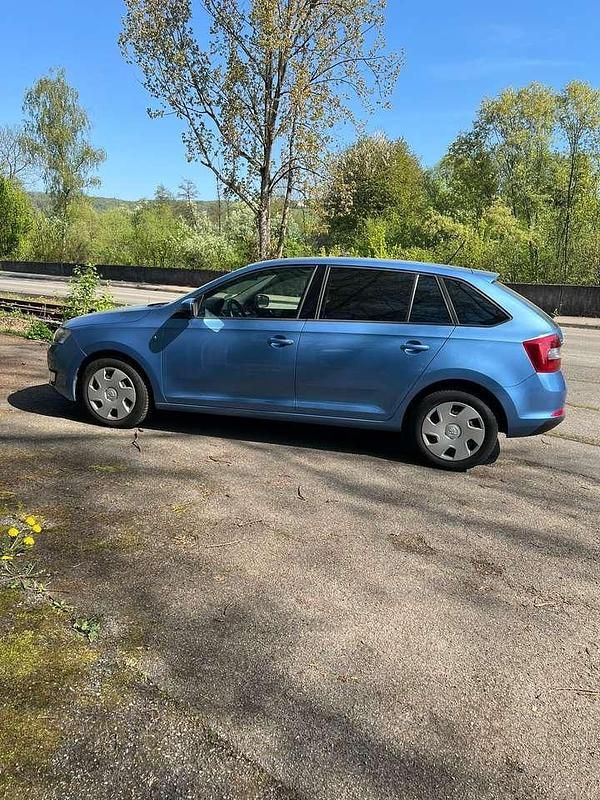 Gebraucht Skoda Rapid Ambition 105 PS (77 kW) 2015 Denimblau metallic Kleinwagen