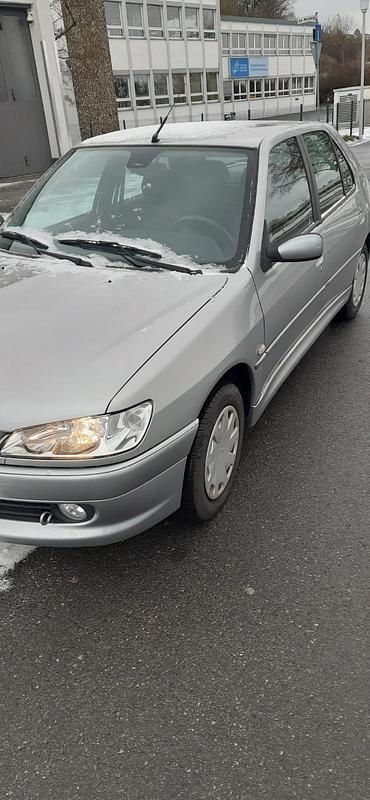 Silber Gebraucht 2001 Peugeot 306 Kleinwagen | 1.111 € - Bild 1/4