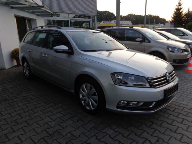 Gebraucht VW Passat 105 PS (77 kW) 2012 Silber metallic Kombi