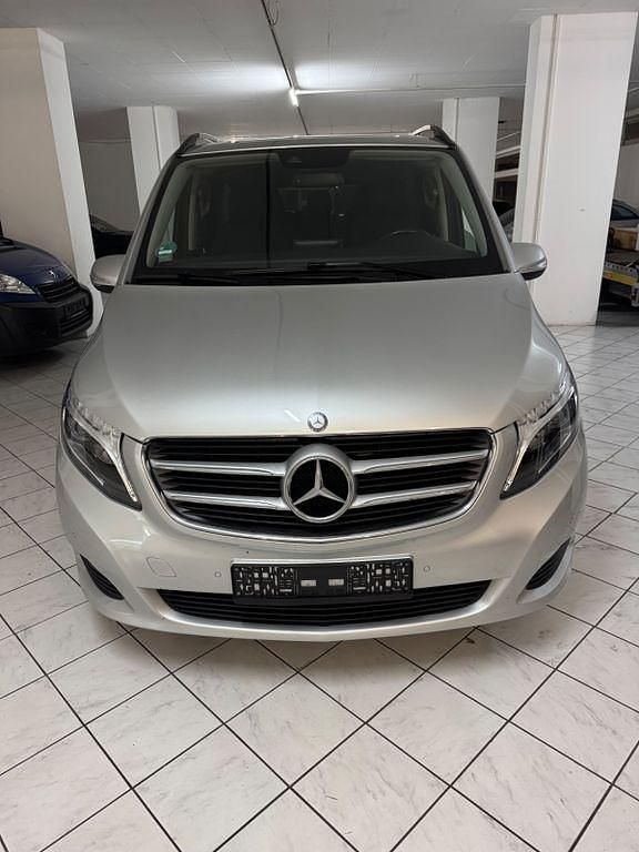 Silber Gebraucht 2015 Mercedes V220 Edition Van / Kleinbus | 27.500 € (Superpreis) - Bild 1/4