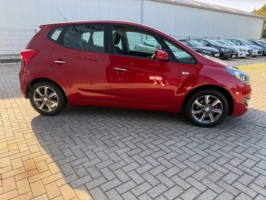 Gebraucht Hyundai ix20 Trend 90 PS (66 kW) 2016 Rot Kleinwagen