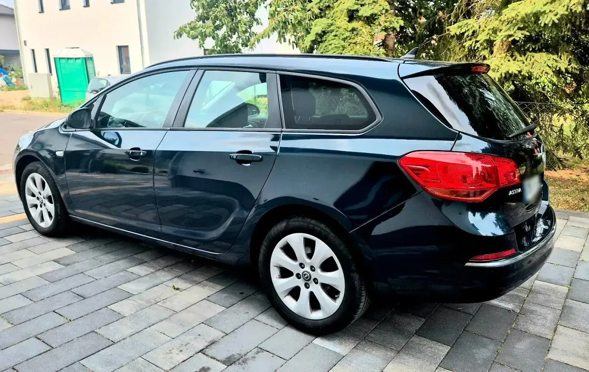 Gebraucht Opel Astra 120 PS (88 kW) 2015 Grün Kombi