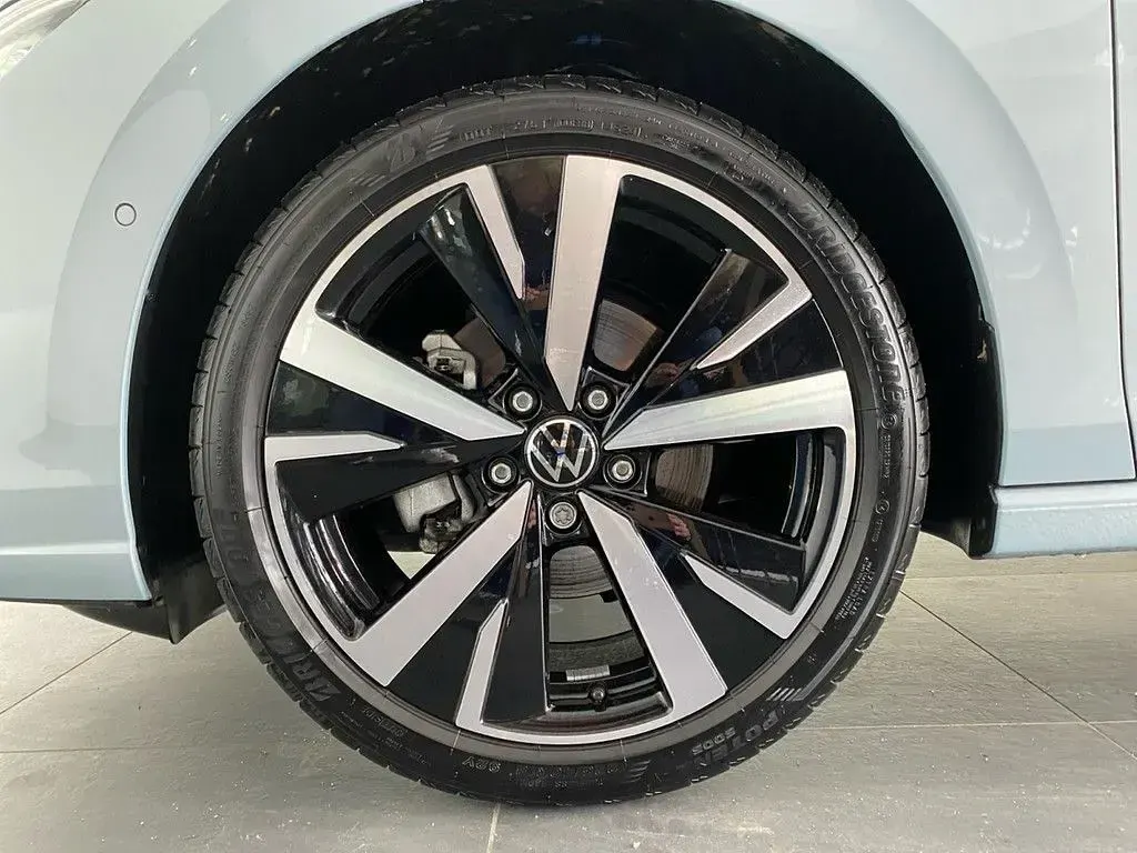 Gebraucht VW Golf VIII Style 150 PS (110 kW) 2025 Blau Limousine