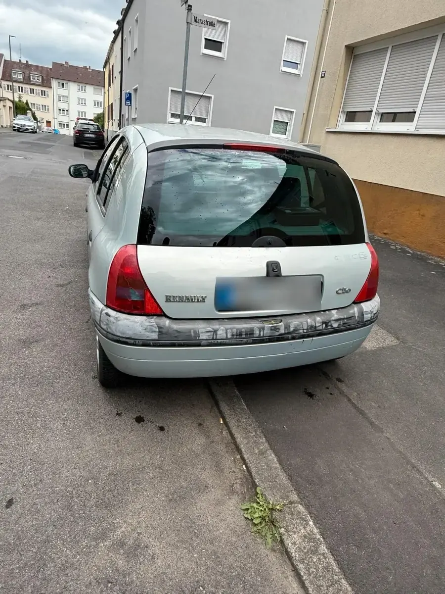 Gebraucht Renault Clio 75 PS (55 kW) 2000 Silber Kleinwagen