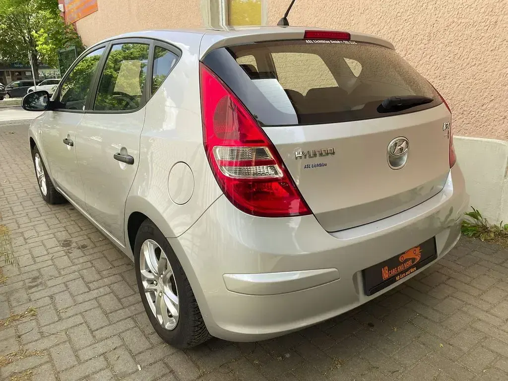 Gebraucht Hyundai i30 Edition+ 109 PS (80 kW) 2009 Silber Limousine