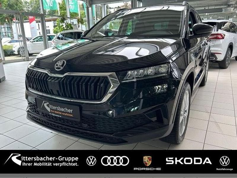 (schwarzmagic perleffekt) Gebraucht 2024 Skoda Karoq Selection SUV | 30.990 € (Fairer Preis) - Bild 1/4