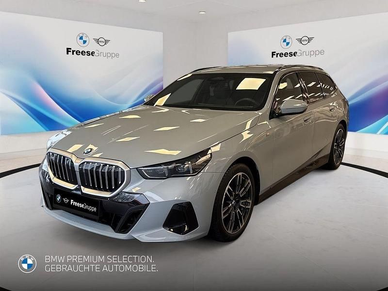 Grau Gebraucht 2025 BMW 520 M Sport Kombi | 57.900 € (Guter Preis) - Bild 1/4