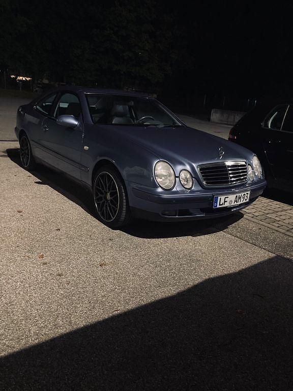 Blau Gebraucht 1997 Mercedes CLK320 Coupé | 3.100 € (Superpreis) - Bild 1/4