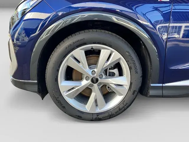 Gebraucht Audi Q4 e-tron Ambiente 210 kW (286 PS) 2026 Navarrablau metallic SUV