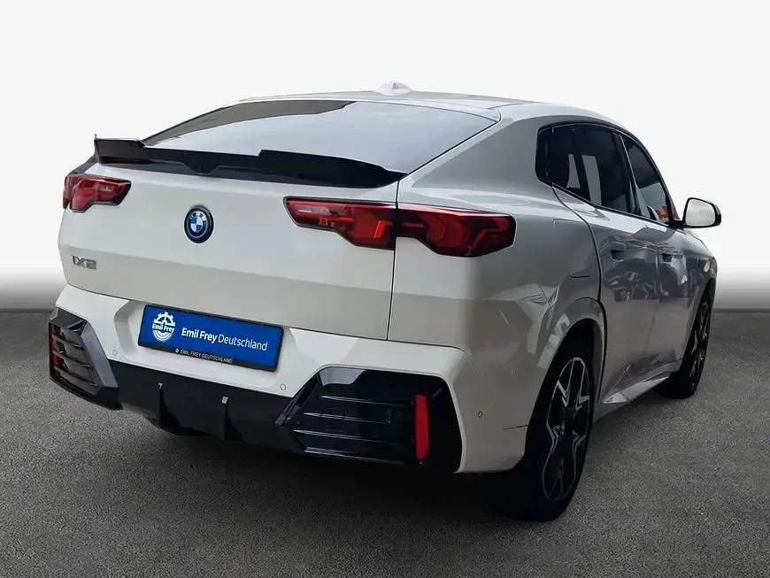 Neu BMW iX2 Performance 225 kW (306 PS) 2026 Weiß SUV