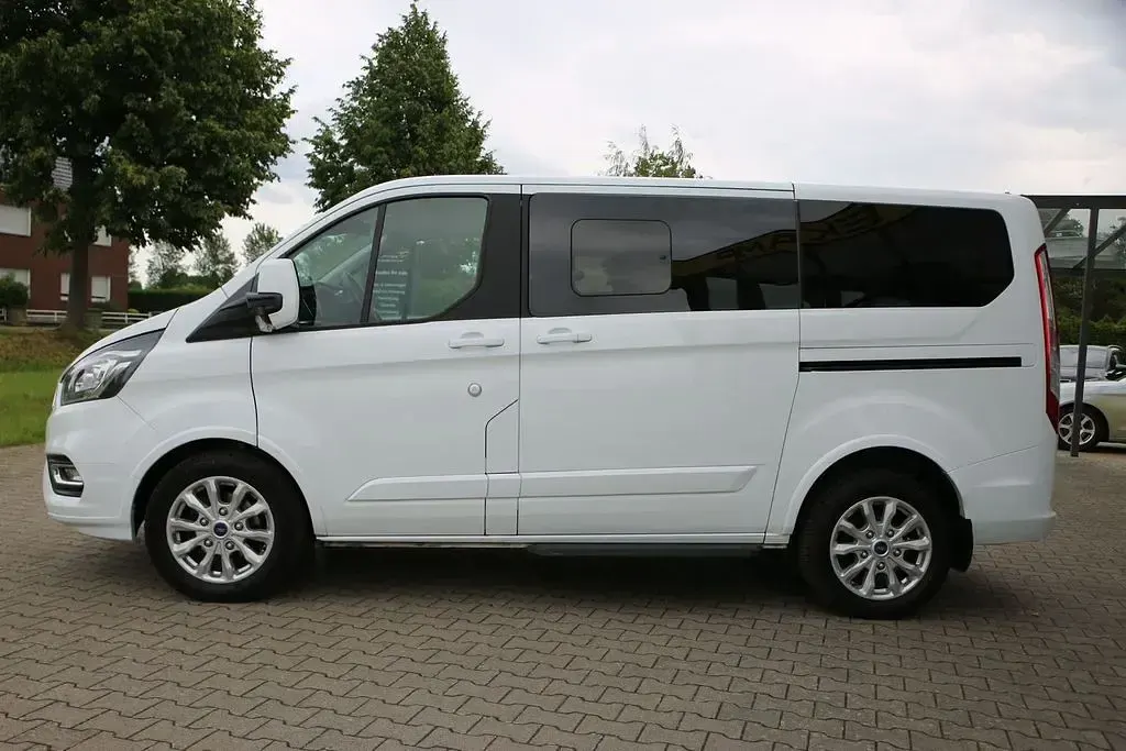 Gebraucht Ford Tourneo Limited 131 PS (96 kW) 2021 Frozen white Van / Kleinbus