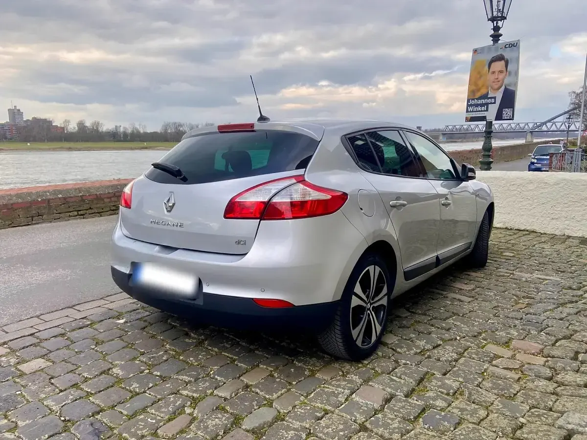 Gebraucht Renault Mégane III 110 PS (80 kW) 2011 Silber Limousine