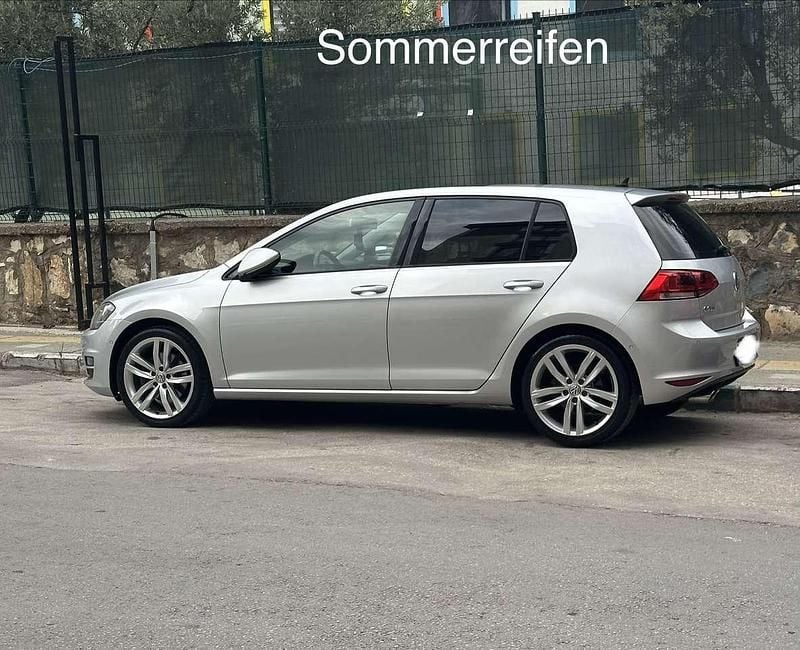 Silber Gebraucht 2013 VW Golf VII Highline Kleinwagen | 9.000 € (Fairer Preis) - Bild 1/4