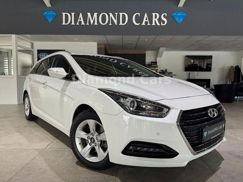 Weiß Gebraucht 2017 Hyundai i40 Trend Kombi | 14.490 € (Fairer Preis) - Bild 1/4
