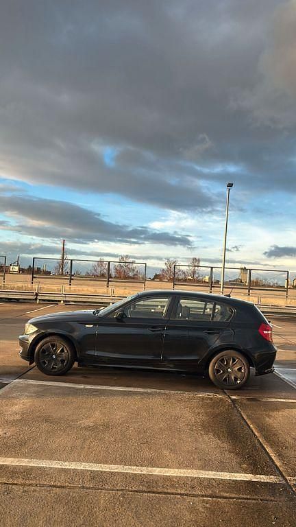 Gebraucht BMW 118 Sport Line 143 PS (105 kW) 2010 Schwarz Kleinwagen