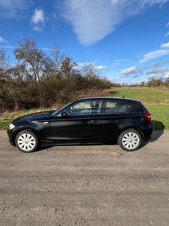 Gebraucht BMW 118 143 PS (105 kW) 2007 Schwarz Kleinwagen