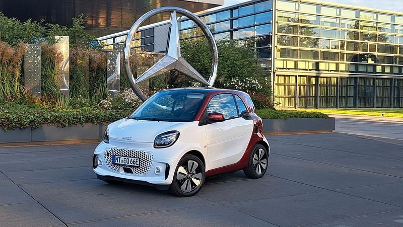 Weiß Gebraucht 2023 Smart ForTwo Coupé Prime Coupé | 14.500 € (Fairer Preis) - Bild 1/4