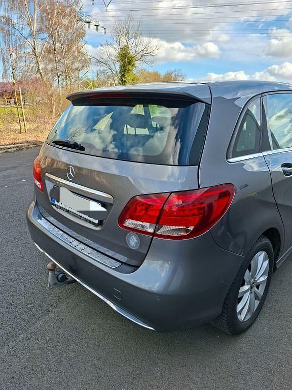 Gebraucht Mercedes B180 122 PS (89 kW) 2018 Grau Van / Kleinbus