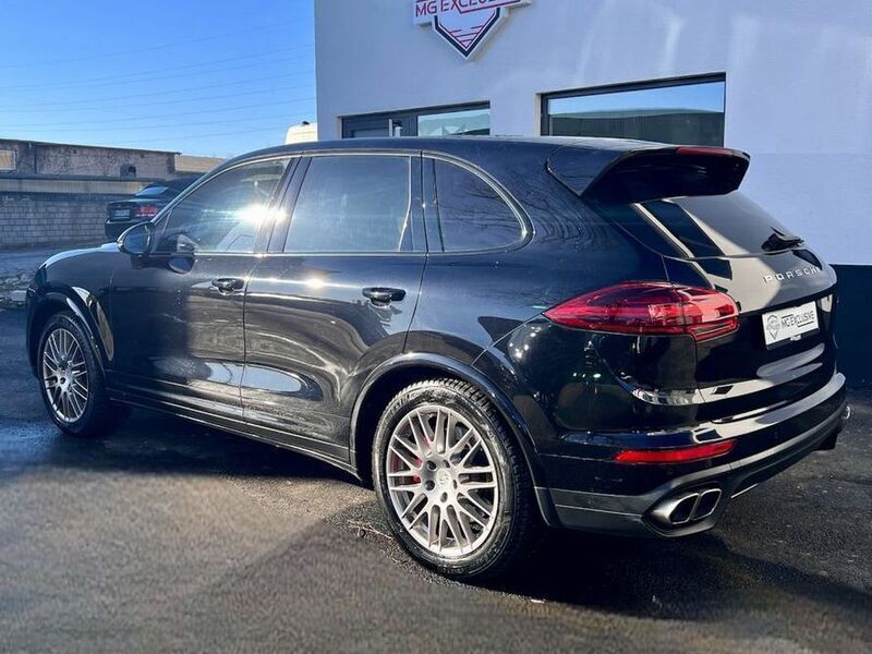 Gebraucht Porsche Cayenne Turbo 519 PS (381 kW) 2016 Schwarz SUV
