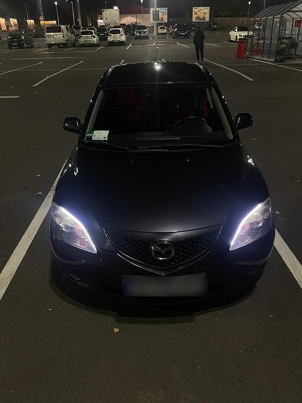 Grau Gebraucht 2006 Mazda 3 Kleinwagen | 2.100 € (Fairer Preis) - Bild 1/4