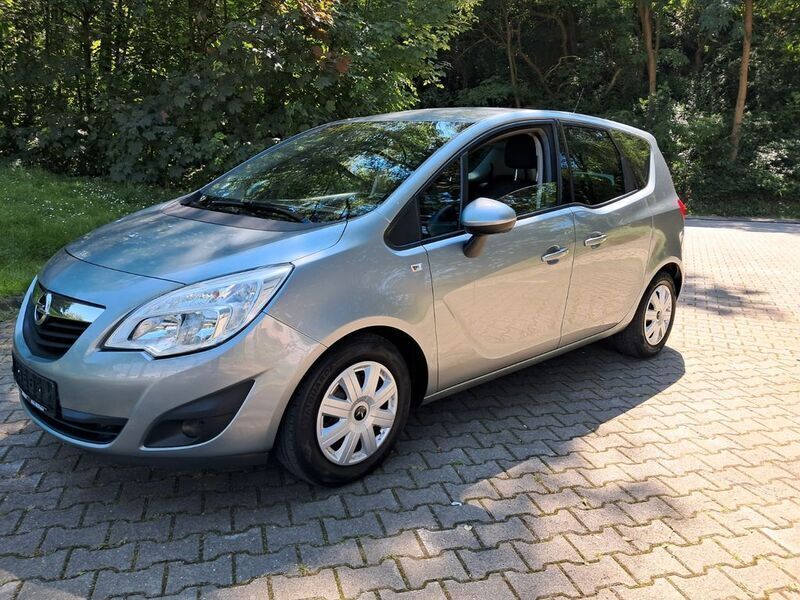 Gebraucht Opel Meriva Design Edition 120 PS (88 kW) 2012 Silber Van / Kleinbus