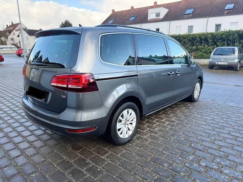 Gebraucht VW Sharan Comfortline 150 PS (110 kW) 2017 Grau Van / Kleinbus