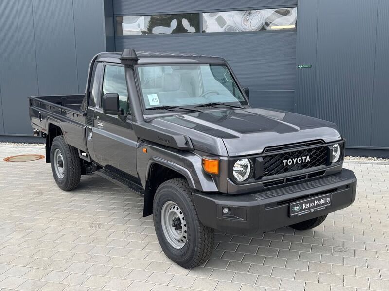 Grau Neu 2025 Toyota Land Cruiser SUV | 61.900 € - Bild 1/4