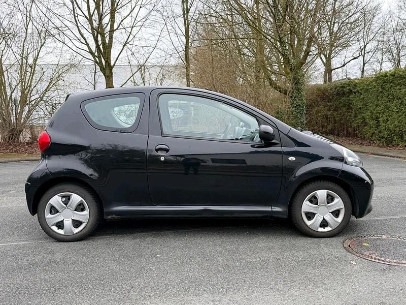 Gebraucht Toyota Aygo 68 PS (50 kW) 2007 Schwarz Kleinwagen