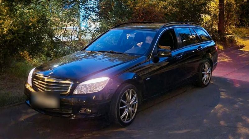 Schwarz Gebraucht 2011 Mercedes C180 Kombi | 4.000 € - Bild 1/4