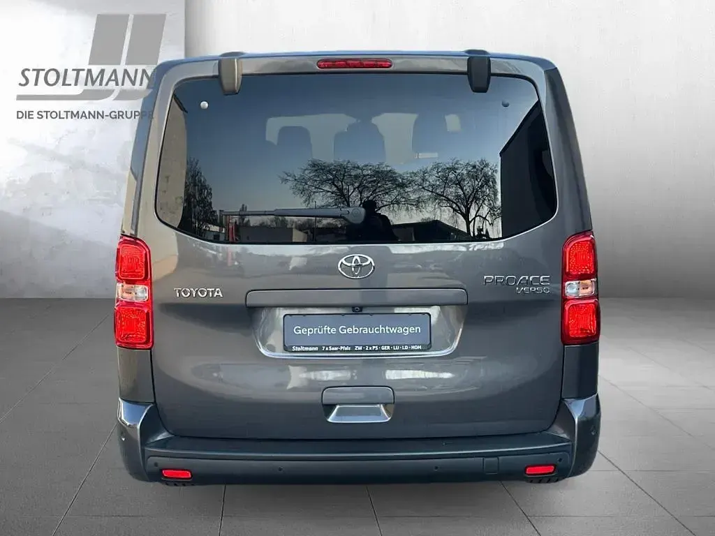 Gebraucht Toyota Proace Verso Plus 177 PS (130 kW) 2023 Basaltgrau metallic Kombi