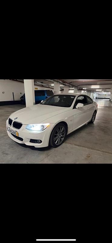 Weiß Gebraucht 2012 BMW 320 Coupé | 7.950 € (Superpreis) - Bild 1/4
