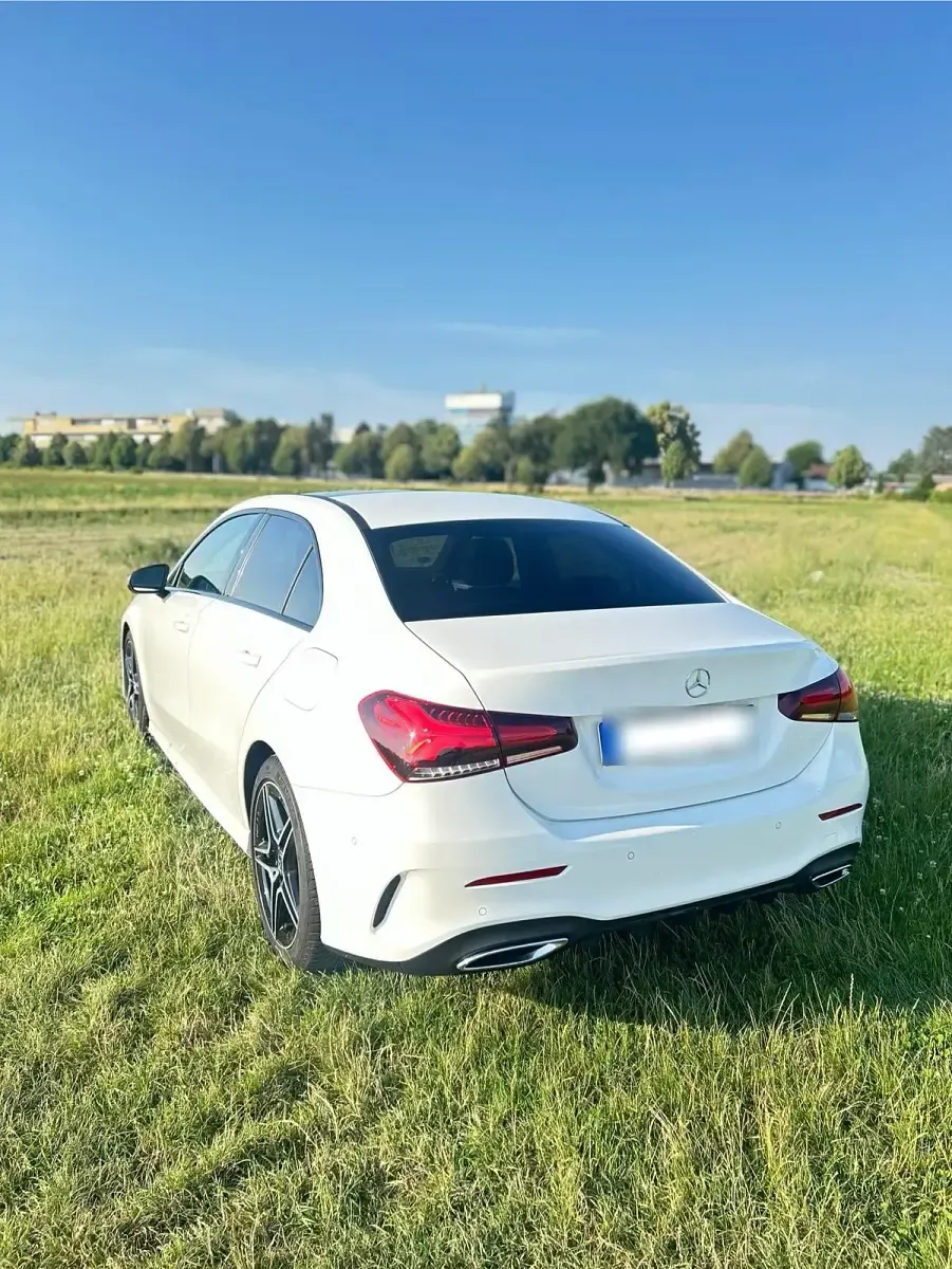 Gebraucht Mercedes A180 AMG line 136 PS (100 kW) 2020 Weiß Limousine