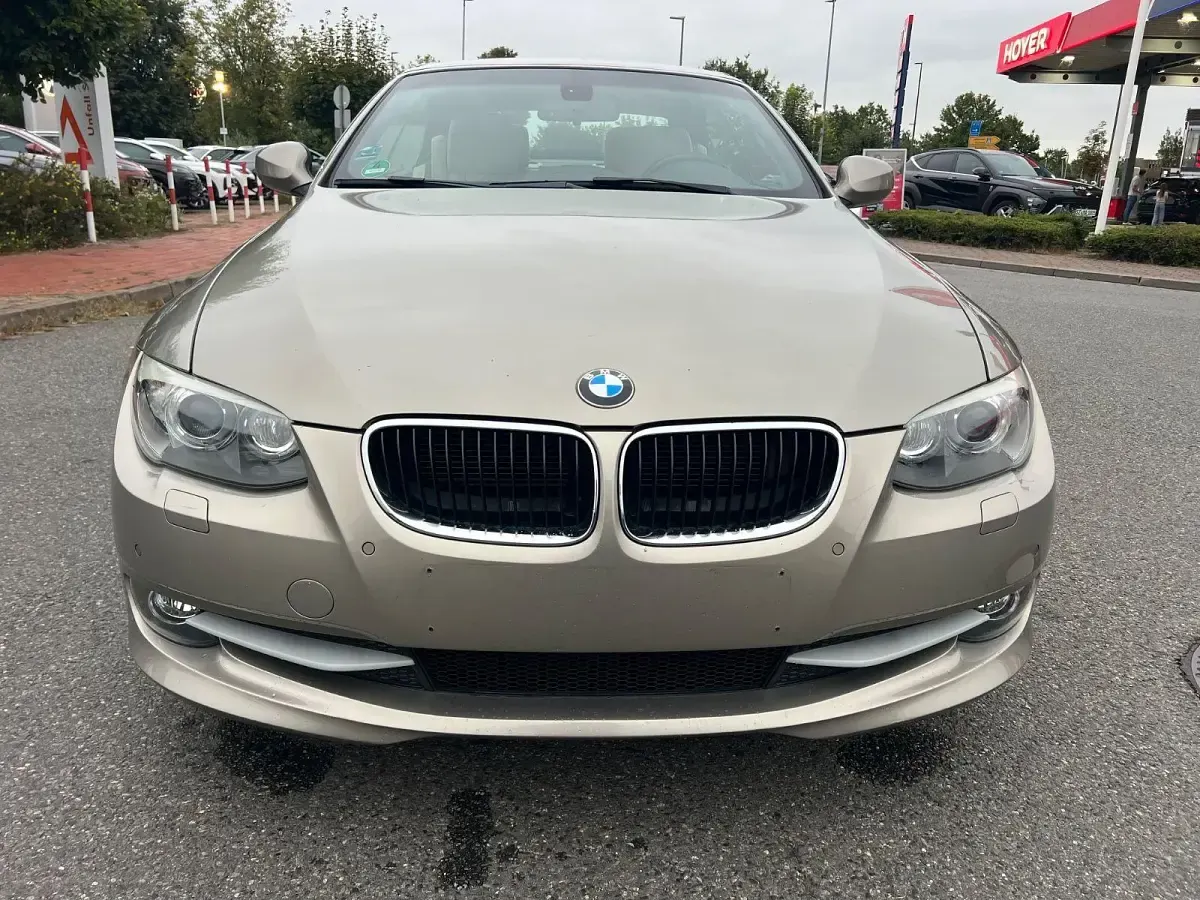 Gebraucht BMW 320 Cabriolet 170 PS (125 kW) 2010 Gold Cabrio