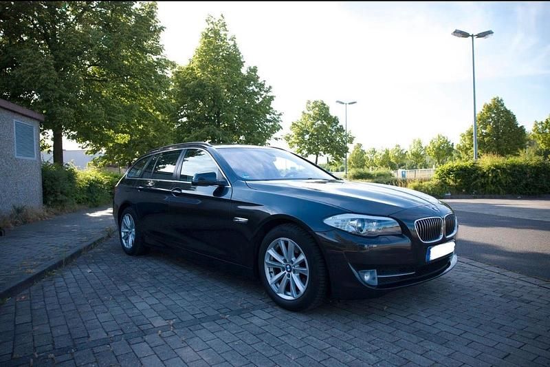 Gebraucht BMW 520 184 PS (135 kW) 2013 Schwarz Kombi
