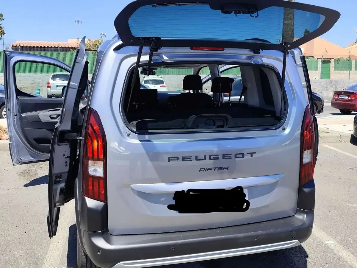 Gebraucht Peugeot Rifter Allure 131 PS (96 kW) 2025 Silber Van / Kleinbus