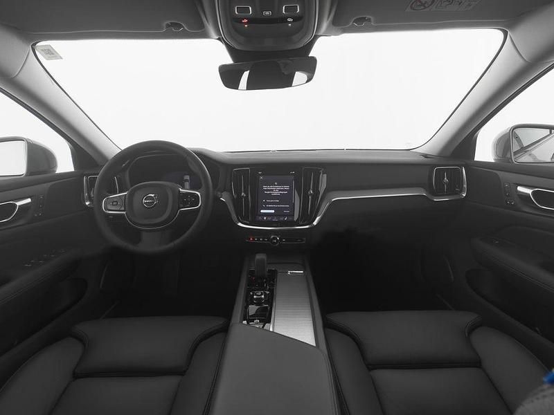 Gebraucht Volvo V60 CC Plus 197 PS (144 kW) 2024 Grau vapour grey / metallic Kombi