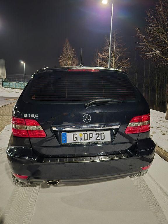 Gebraucht Mercedes B180 116 PS (85 kW) 2011 Schwarz Van / Kleinbus