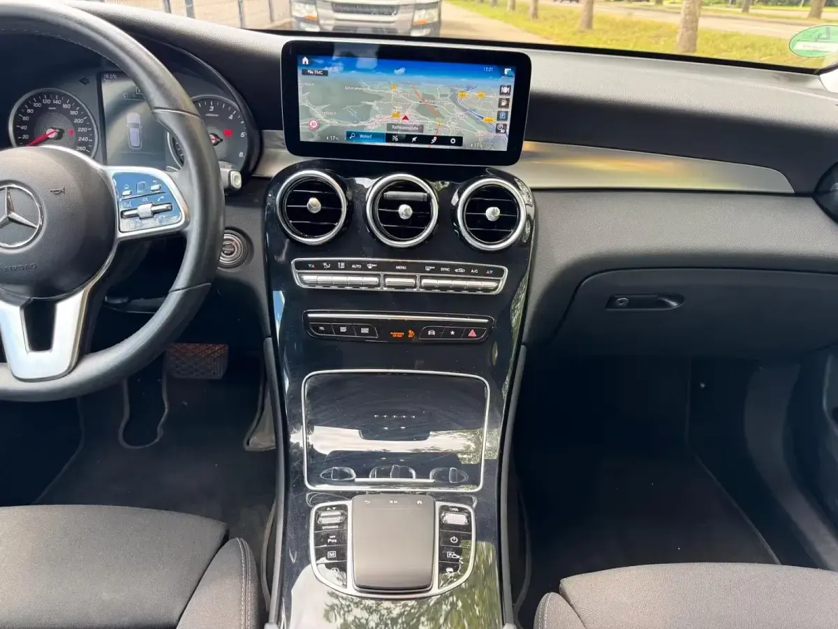Gebraucht Mercedes GLC220 194 PS (142 kW) 2022 Schwarz SUV