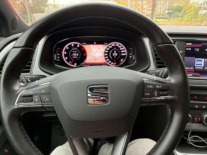 Grau Gebraucht 2019 Seat Leon XCELLENCE Kombi | 16.000 € (Fairer Preis) - Bild 1/4
