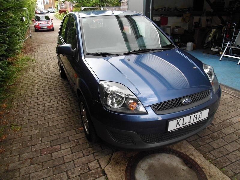 Blau Gebraucht 2006 Ford Fiesta Kleinwagen | 3.690 € (Teuer) - Bild 1/4
