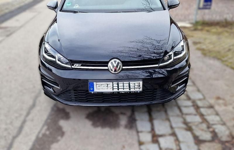 Schwarz Gebraucht 2018 VW Golf VII Highline Limousine | 16.100 € (Guter Preis) - Bild 1/4