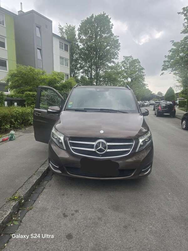 Braun Gebraucht 2015 Mercedes V250 Avantgarde Van / Kleinbus | 28.000 € (Fairer Preis) - Bild 1/4
