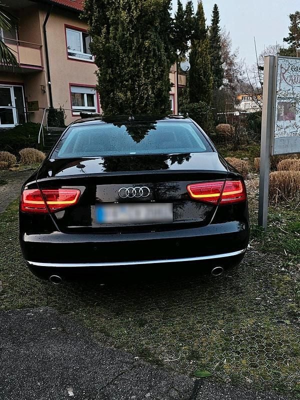 Second-hand Audi A8 306 CP (225 kW) 2013 Maro Berlinǎ