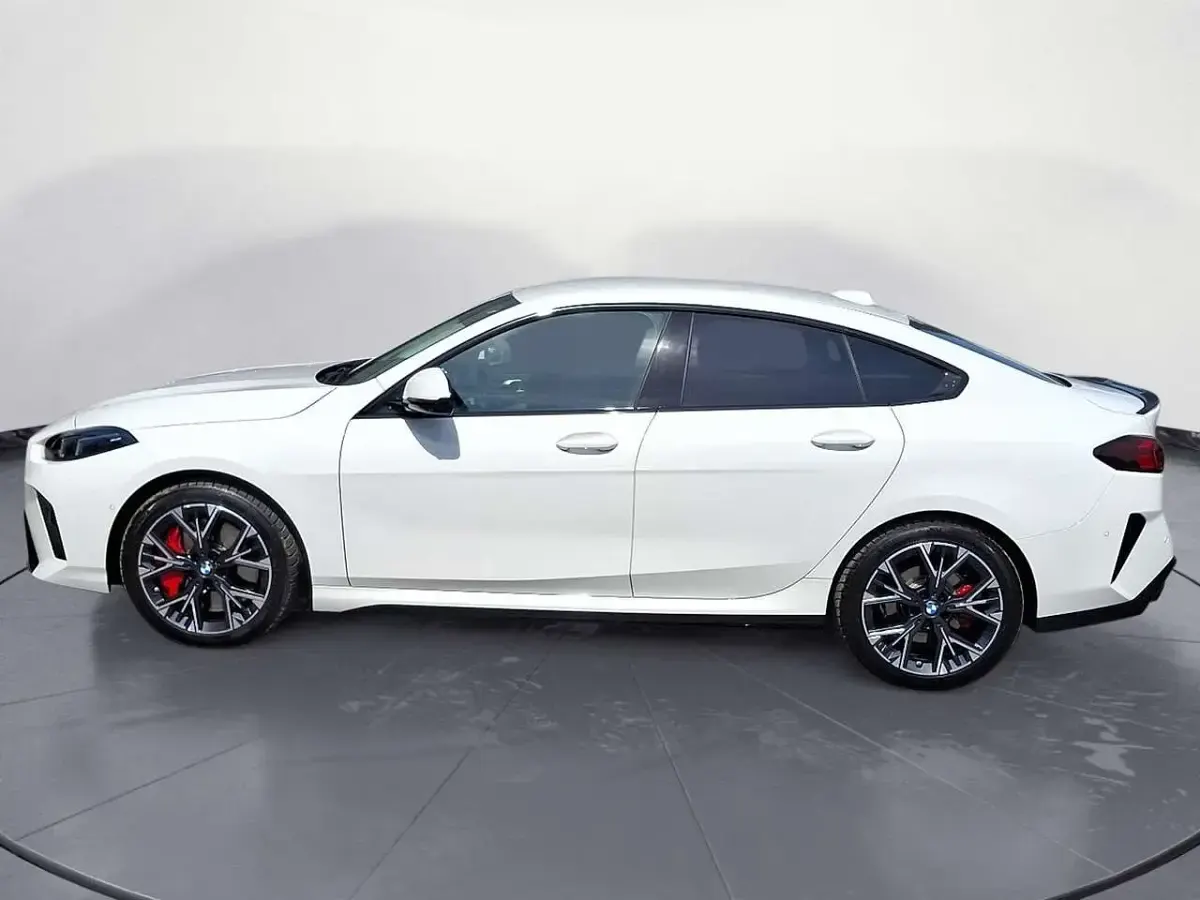 Gebraucht BMW 223 Active Tourer M Sport 218 PS (160 kW) 2025 Weiß Van / Kleinbus
