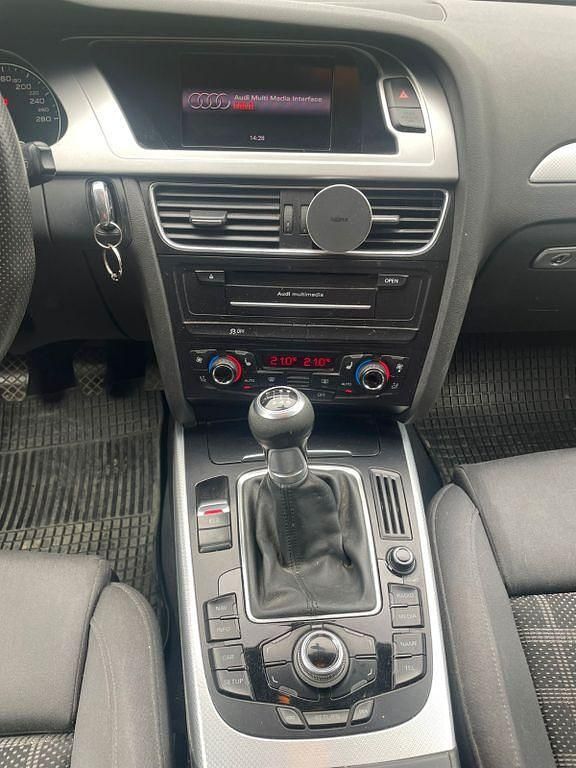 Gebraucht Audi A4 Ambiente 160 PS (117 kW) 2011 Silber Limousine