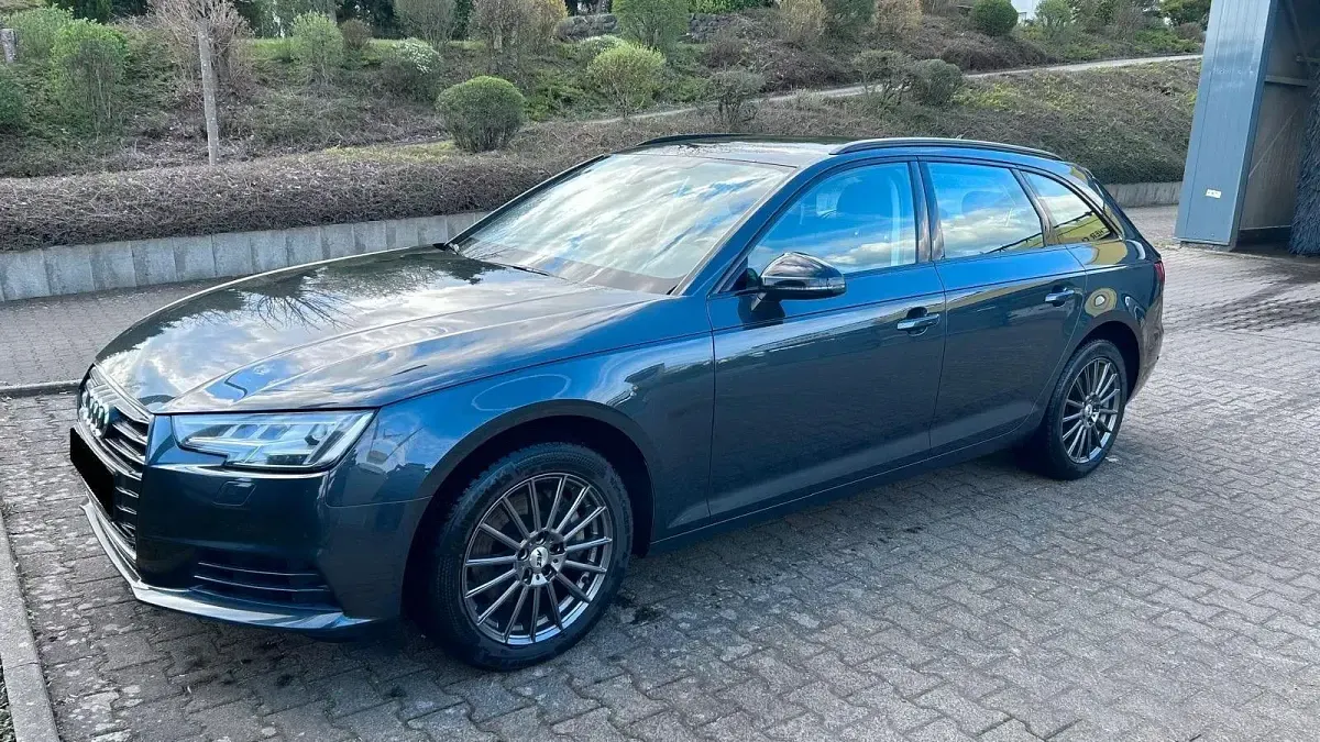 Gebraucht Audi A4 Sport 218 PS (160 kW) 2016 Grau Kombi