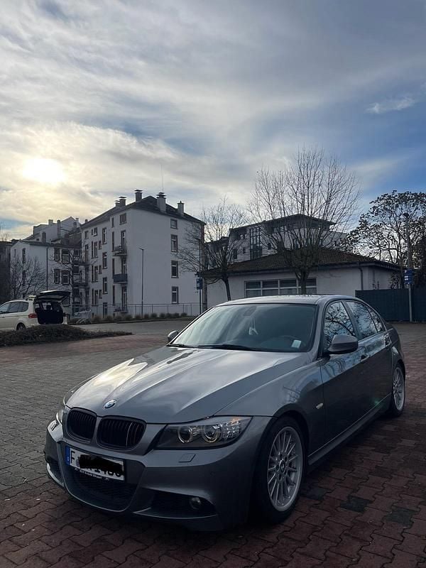 Grau Gebraucht 2010 BMW 335 Limousine | 12.500 € (Fairer Preis) - Bild 1/4