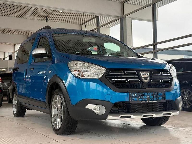 Gebraucht Dacia Dokker Stepway 131 PS (96 kW) 2019 Blau Van / Kleinbus