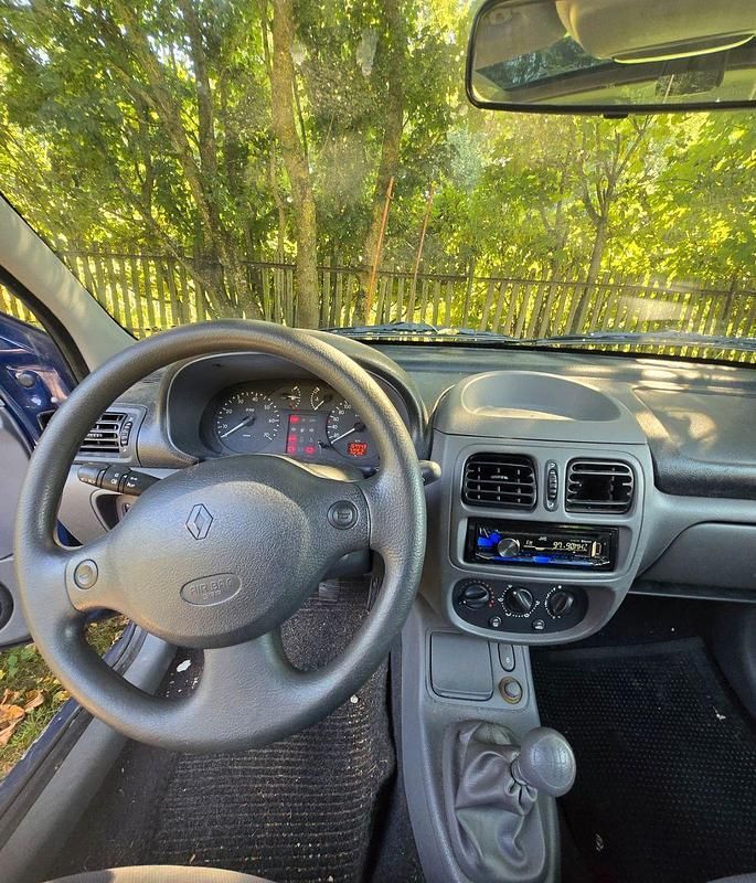 Blau Gebraucht 1999 Renault Clio II Basis Kleinwagen | 550 € (Guter Preis) - Bild 1/4